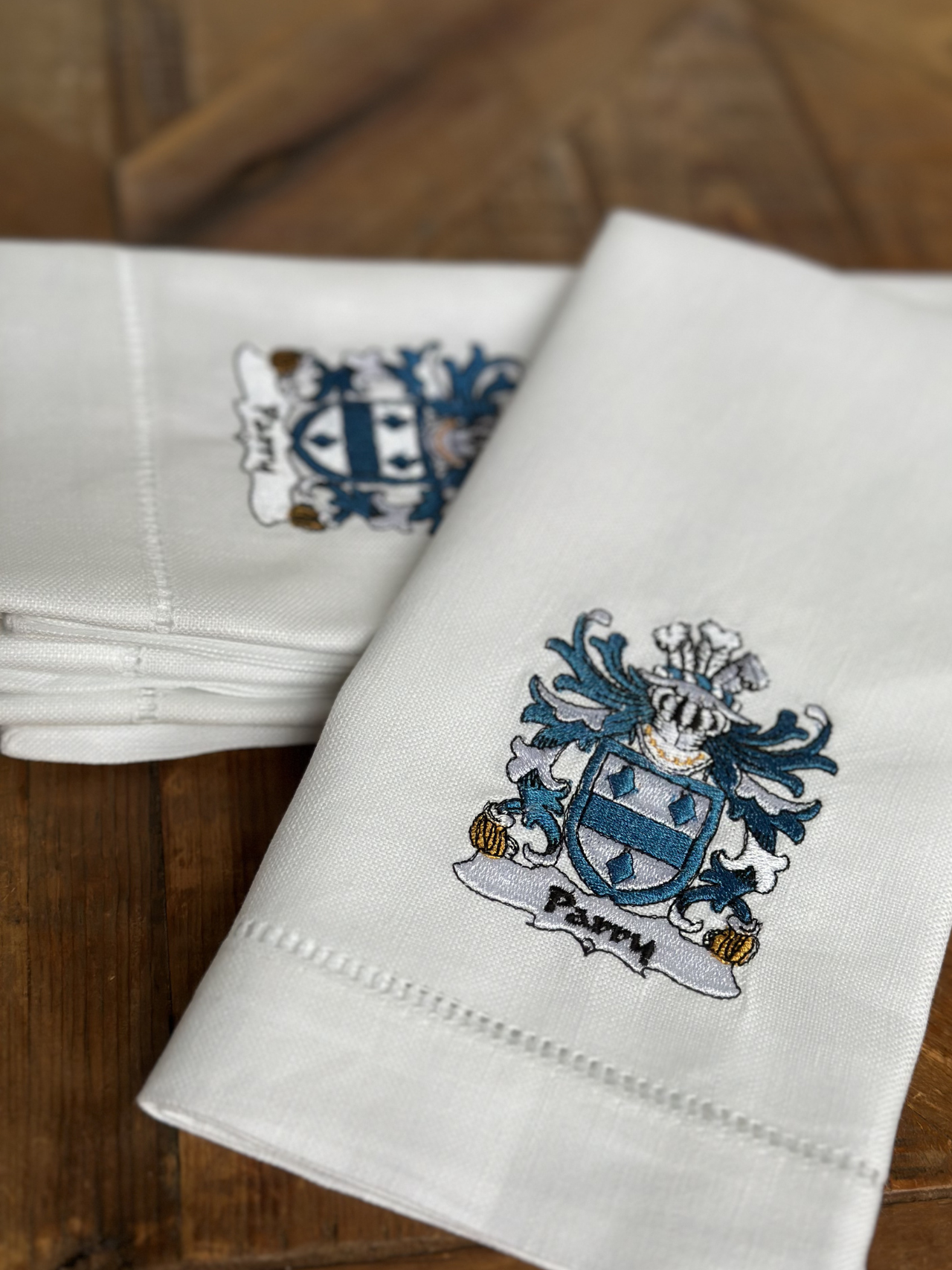 The Crest Napkin Set