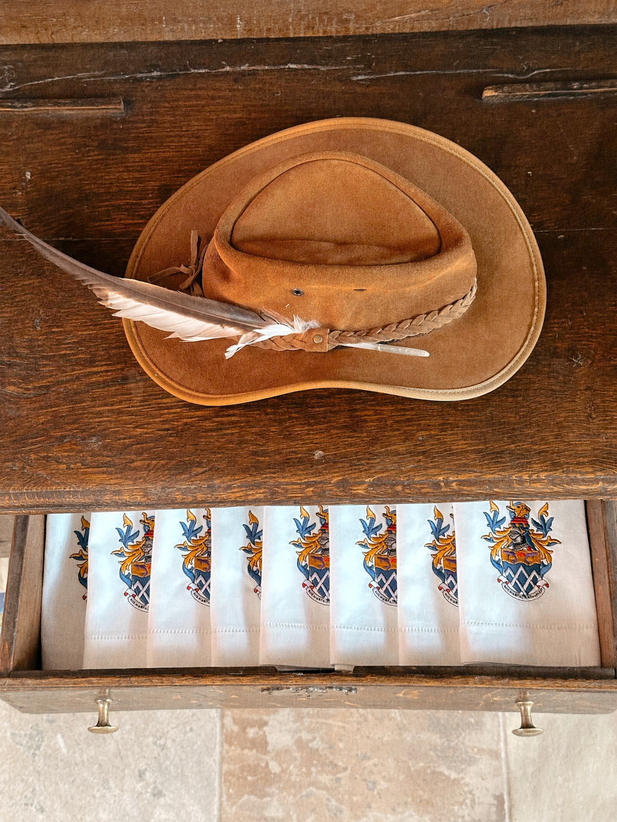 The Crest Napkin Set